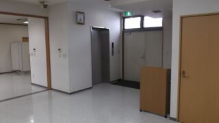 エレベーター前写真