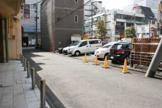 会館前有料駐車場写真