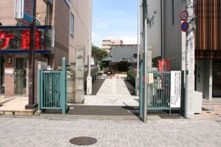 歩道側入口写真