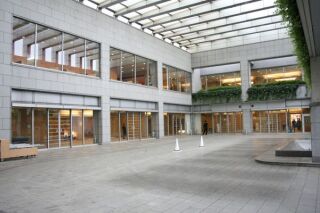 火葬棟・式場棟入口前写真