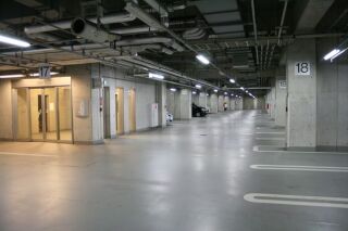 地下駐車場内写真