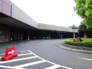 式場棟の隣にある火葬棟です。式場棟のすぐ横にあるのでご移動の負担がありません。写真