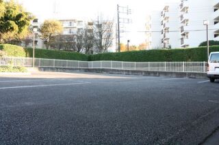 式場横にある駐車場です。この他にも地下駐車場や参道近くに停める事も可能です。写真