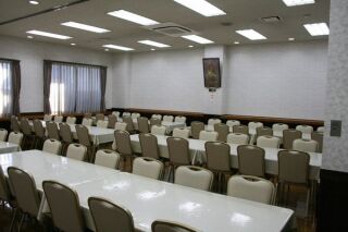 約120席の用意がある広々とした会食室です。写真