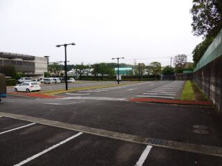 約170台駐車可能な駐車場です。写真